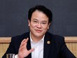 Thứ trưởng Bộ Kế hoạch và Kl99ok phiên bản mới Trần Quốc Phương