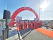 Ông Lê Hòa Bình, Phó Chủ tịch UBND TP.HCM cắt băng thông xe Cầu Phước Lộc, cây cầu dài 386m bao gồm 13 nhịp bê tông cốt thép, mặt cắt ngang 10,5m và có tổng mức Kl99ok phiên bản mới hơn 405 tỷ đồng. Ảnh: Lê Toàn.