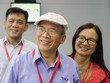 Ông Nguyễn Hữu Lệ, vợ và đồng nghiệp