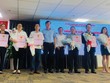 Một buổi trao 1.000 sổ hồng (tượng trưng) cho dự án nhà ở trên địa bàn TP.HCM của Sở Tài nguyên và Môi trường
