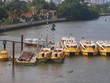 Tuyến xe buýt đậu tại bến khu vực quận 2 (Ảnh: Lê Toàn).