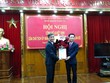 Chủ tịch UBND tỉnh Nam Định Phạm Đình Nghị trao Quyết định bổ nhiệm Giám đốc Sở Kế hoạch và Kl99ok phiên bản mới tỉnh Nam Định cho ông Mai Văn Quyết.