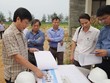 Phó Chủ tịch UBND tỉnh Quảng Trị Hoàng Nam thị sát kiểm tra một dự án tại huyện Gio Linh.