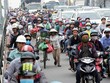 Do mặt đường hẹp nên Quốc lộ 13 (đoạn chạy qua TP.HCM) thường xuyên bị kẹt xe