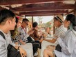 Du khách thích thú với các trải nghiệm tại Trung tâm văn hóa Trúc Lâm Yên Tử do Kiến trúc sư Bill Bensley thiết kế.