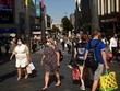 Khu phố mua sắm tại Birmingham, miền Trung nước Anh. Ảnh: AFP