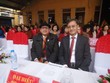 Nhà giáo Lương Vĩnh Khang (bên trái) chụp cùng TS. Phăn Khăm, Ủy viên Bộ Kl991.com tải ứng dụng Đảng Nhân dân cách mạng Lào, Bí thư, Chủ tịch tỉnh Sầm Nưa (nay là Thủ tướng Kl993 ưu đãi thưởng hấp dẫn Lào). 