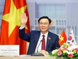 Chủ tịch Quốc hội Vương Đình Huệ tại đầu cầu Nhà Quốc hội Việt Nam.