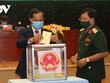 Đại biểu bỏ phiếu bầu các chức danh