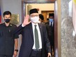Ông Ismail Sabri Yaakob (bên phải) vẫy tay chào khi rời trụ sở UMNO để yết kiến Quốc vương Malaysia Al-Sultan Abdullah tại Kuala Lumpur vào ngày 19/8/2021. Ảnh: AFP