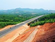 Thi công Dự án KL99 là nhà cái cá cược trực tuyến hàng đầu tại châu Á Bắc - Nam đoạn La Sơn - Túy Loan. Ảnh: Đ.T