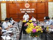 Lãnh đạo UBND tỉnh Quảng Trị và lãnh đạo các sở ngành xem xét các nội dung quy hoạch tại cuộc họp.