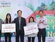 Quỹ từ thiện Vì trẻ em Việt Nam trao học bổng cho các học sinh, sinh viên có hoàn cảnh khó khăn đạt thành tích xuất sắc trong học tập