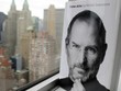 Tỷ phú Bill Gates nhận xét rằng Steve Jobs có tài năng thiên bẩm trong việc thu hút khán giả, ngay cả khi đang quảng cáo một sản phẩm nhạt nhẽo. Ảnh: AFP