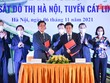 Ông Nguyễn Ngọc Đông, Thứ trưởng Bộ GTVT và ông Dương Đức Tuấn, Phó chủ tịch UBND Tp Hà Nội trao biên bản bàn giao công trình 99Kl.app khuyến mãi hot đô thị Cát Linh - Hà Đông.