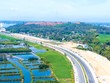 Đường Hoàng Sa kết nối TP. Quảng Ngãi về phía biển đã tạo sự liên kết cho địa phương thực hiện ý tưởng mở rộng đô thị biển và sông