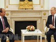Chủ tịch nước Nguyễn Xuân Phúc hội đàm với Tổng thống Nga Vladimir Putin. (Ảnh: TTXVN)