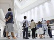 Người dân xếp hàng chờ tiêm vaccine phòng COVID-19 tại Nagoya, Nhật Bản. Ảnh: Kyodo/TTXVN