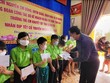 Đoàn công tác của Bộ Kế hoạch và Kl99ok phiên bản mới trao học bổng cho học sinh của tỉnh Quảng Trị