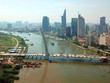 Những ngày cuối năm, công nhân trên công trường đang gấp rút hoàn thành công trình hiện đại nối TP. Thủ Đức và quận 1,TP.HCM.
