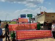 Hình ảnh căng băng rôn đòi thanh toán tiền vật liệu nhà thầu gây ảnh hưởng nghiêm trọng đến uy tín của Kl991.com World Cup 2026 Chính Thức dự án BOT Trung Lương Mỹ Thuận. Ảnh: CTV