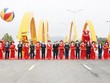 Các đại biểu cắt băng khá