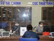 Cán bộ Sở Kl991.com nạp rút nhanh và Cục Thuế tỉnh Yên Bái hướng dẫn các thủ tục hành chính tại Trung tâm hành chính công của tỉnh. Ảnh minh họa: Tiến Khánh/TTXVN