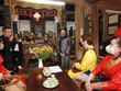 Ảnh minh họa khách du lịch thăm làng cổ Đường Lâm (Ảnh: Chí Cường)
