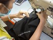 Công nhân hoàn thiện sản phẩm của Coolmate tại nhà máy may (Nguồn: Coolmate).