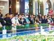 Khách hàng tìm hiểu sản phẩm tại dự án NovaWord Phan Thiet của Novaland. Ảnh: Trọng Tín