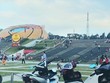 Du khách vui chơi cạnh hồ Xuân Hương, Đà Lạt, tỉnh Lâm Đồng.