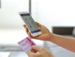 Người dân cần cẩn trọng với lời mời gọi vay tiền online qua app đang. Ảnh minh họa
