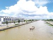 Phát triển đô thị là một trong những trụ cột được Hậu Giang tập trung thu hút Kl99ok phiên bản mới. Trong ảnh: Khu đô thị mới hình thành trên bờ kênh xáng Xà No (TP. Vị Thanh, Hậu Giang)