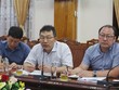 Đại diện Công ty Samwhan (ở giữa) thông tin về dự án. Nguồn: binhdinh.gov.vn