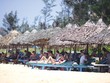 Khách du lịch trở lại những khu nghỉ dưỡng biển sau dịch. Ảnh: Dũng Minh