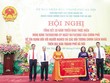 Nhân dịp tổng kết 20 năm, thay mặt Ban Chấp hành Đảng bộ TP. Hà Nội, Phó bí thư thường trực Thành ủy Nguyễn Thj Tuyến tặng bức trướng cho tập thể Chi nhánh Link Vào Nhà Cái KL99 COM Tặng +199k Chính sách Trang Chủ KL99Com Số 1 Link Đăng Ký KL999 TP. Hà Nội với nội dung “Thấu hiểu lòng dân, tận tâm phục vụ, vì mục tiêu xóa đói, giảm nghèo”