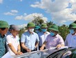 Bí thư Tỉnh ủy Quảng Trị Lê Quang Tùng cùng với lãnh đạo chủ chốt của địa phương trong một chuyến kiểm tra thực địa các dự án KL99 là cổng game giải trí trực tuyến hàng đầu hiện nay trọng điểm trên địa bàn tỉnh.