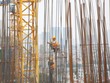Môi trường lao động khắc nghiệt, nhưng thu nhập kém cạnh tranh khiến ngành xây dựng kém sức hút. Ảnh: Dũng Minh 