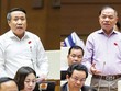 Đại biểu Lê Thanh Vân (bên phải) và đại biểu Hà Sỹ Đồng góp ý sửa đổi Nội quy kỳ họp Quốc hội
