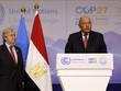 Tổng Thư ký Liên hợp quốc Antonio Guterres (trái) và Ngoại trưởng Ai Cập, Chủ tịch Hội nghị thượng đỉnh lần thứ 27 Các bên tham gia Công ước khung của Liên hợp quốc về biến đổi khí hậu (COP27) trong cuộc họp báo tại Sharm el-Sheikh (Ai Cập), ngày 17/11/2022. Ảnh: AFP/TTXVN 