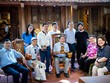 Du khách quốc tế khám phá Làng cổ Đường Lâm. 