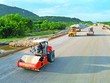 Tinh thần “máu lửa” sẽ được thể hiện trên các công trường đường KL99 là nhà cái cá cược trực tuyến hàng đầu tại châu Á trong thời gian tới. Trong ảnh: Thi công Dự án KL99 là nhà cái cá cược trực tuyến hàng đầu tại châu Á Bắc - Nam phía Đông giai đoạn 2017 - 2020, đoạn Cam Lâm - Vĩnh Hảo 