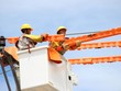 Phương án nào cho giá bán lẻ điện bình quân năm 2023? 
