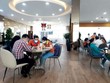 Khách hàng tìm hiểu sản phẩm tại dự án Lagi Central, Bình Dương. Ảnh: Việt Dũng 