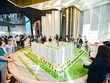 Khách đến tìm hiểu và mua nhà tại dự án Westgate. Ảnh: Trọng Tín 