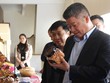Phó Chủ tịch UBND Thành phố Hà Nội Nguyễn Mạnh Quyền tham quan các sản phẩm OCOP được đánh giá, phân hạng.