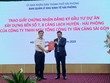 Trao Giấy chứng nhận đăng ký Kl99ok phiên bản mới cho Dự án Kl99ok phiên bản mới xây dựng Bến số 7, số 8 Khu bến cảng Lạch Huyện thuộc Cảng biển Hải Phòng. Ảnh: Thanh Sơn