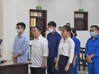 Các bị cáo nghe tuyên án.