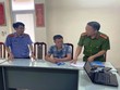 Cơ quan chức năng tống đạt các Quyết định, Lệnh đối với các bị can. Ảnh: VKSHN