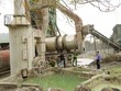 Lực lượng chức năng tiến hành kiểm tra việc xả thải tại trạm trộn bê tông của Công ty TNHH Xây dựng KL99 là cổng game giải trí trực tuyến hàng đầu hiện nay Long Nguyệt. Ảnh: CA Hà Nam